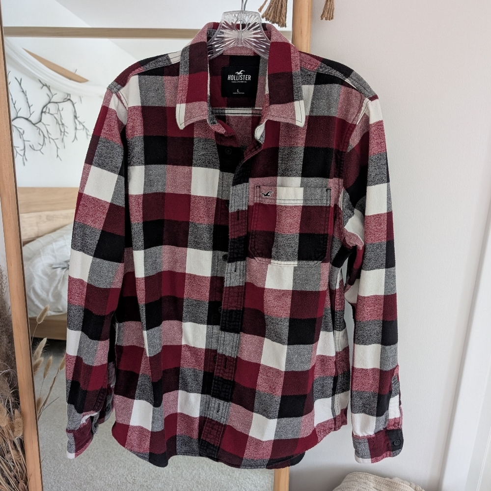 Hollister Men's Red and Black Plaid Shirt